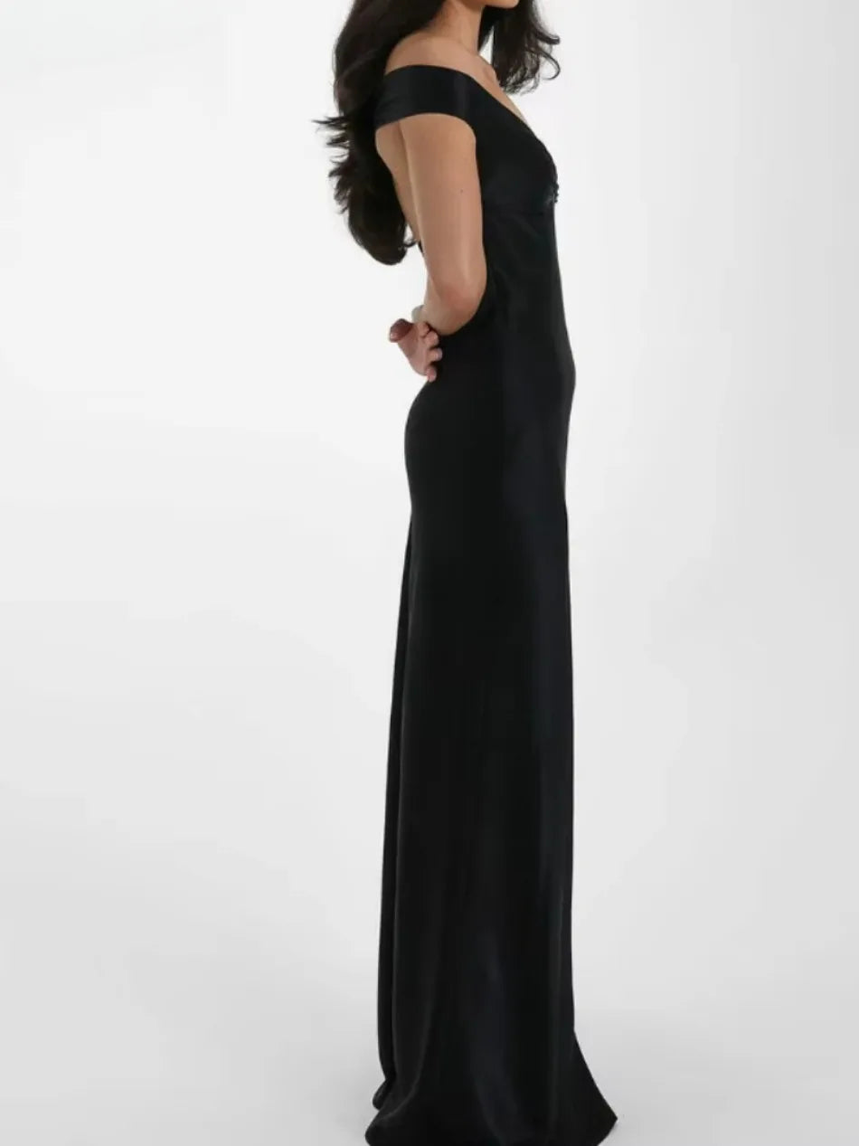 שמלת סאטן-ג'ורדן